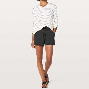 EUC Lululemon Every Moment Short 3.5" Black 4